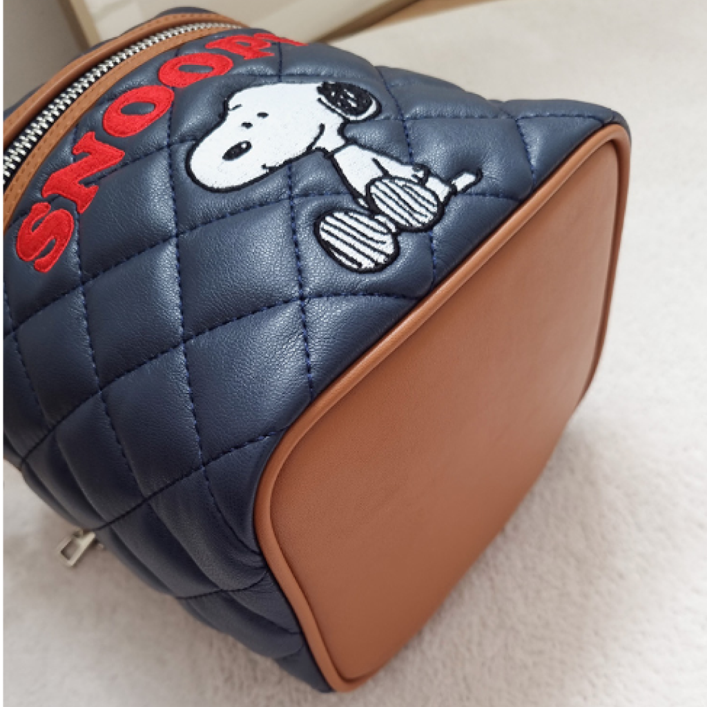 PEANUT SNOOPY© Stitch Bucket Cross Bag Black