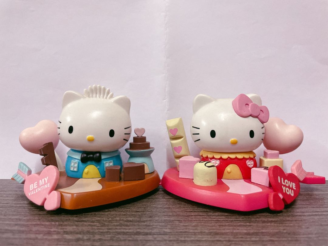 SANRIO© Hello Kitty & Dear Daniel Valentine Figure Pair